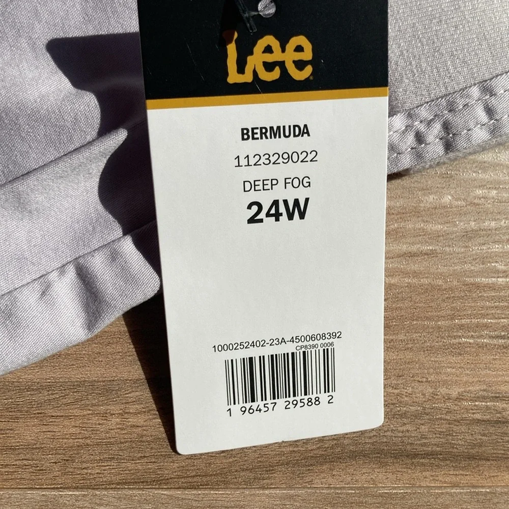 Lee Bermuda short soft flex comfort waistband midrise 9 in inseam 24W